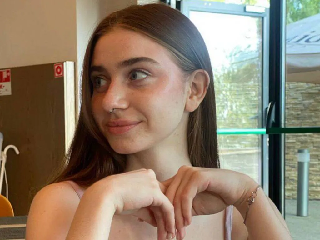 FlorenceClutter cam room