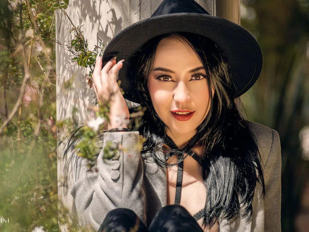 LunaSilvestre cam room