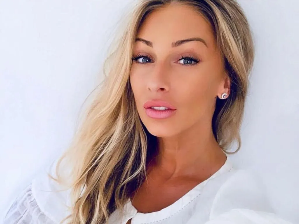 MarylinGlory cam room